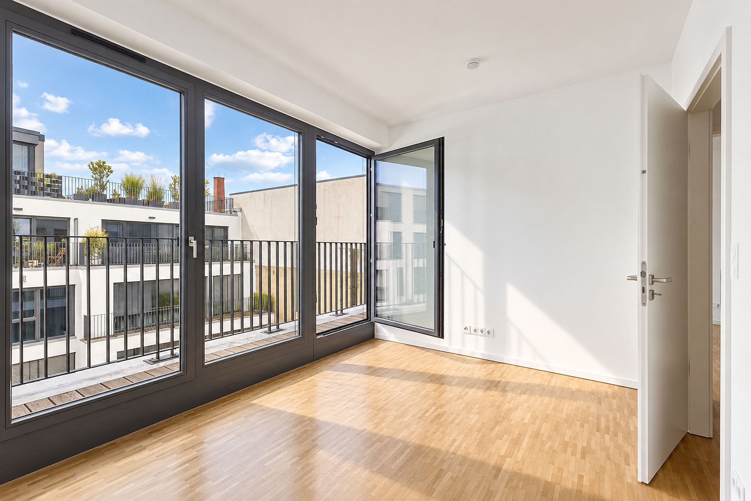 einzugsbereite frisch renovierte 3 Zimmer Neubauwohnung in Berlin Mitte in The Mile