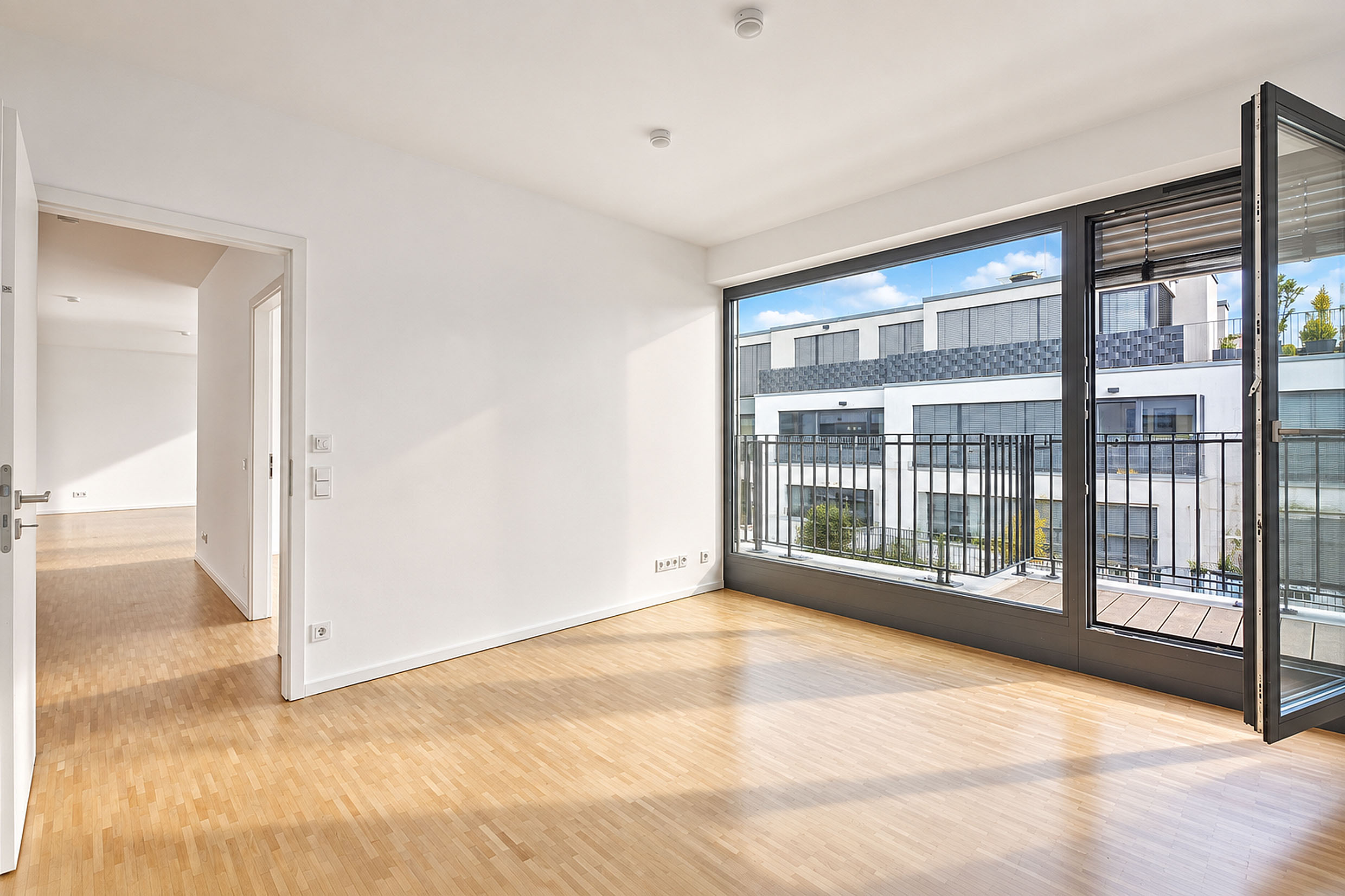 einzugsbereite frisch renovierte 3 Zimmer Neubauwohnung in Berlin Mitte in The Mile