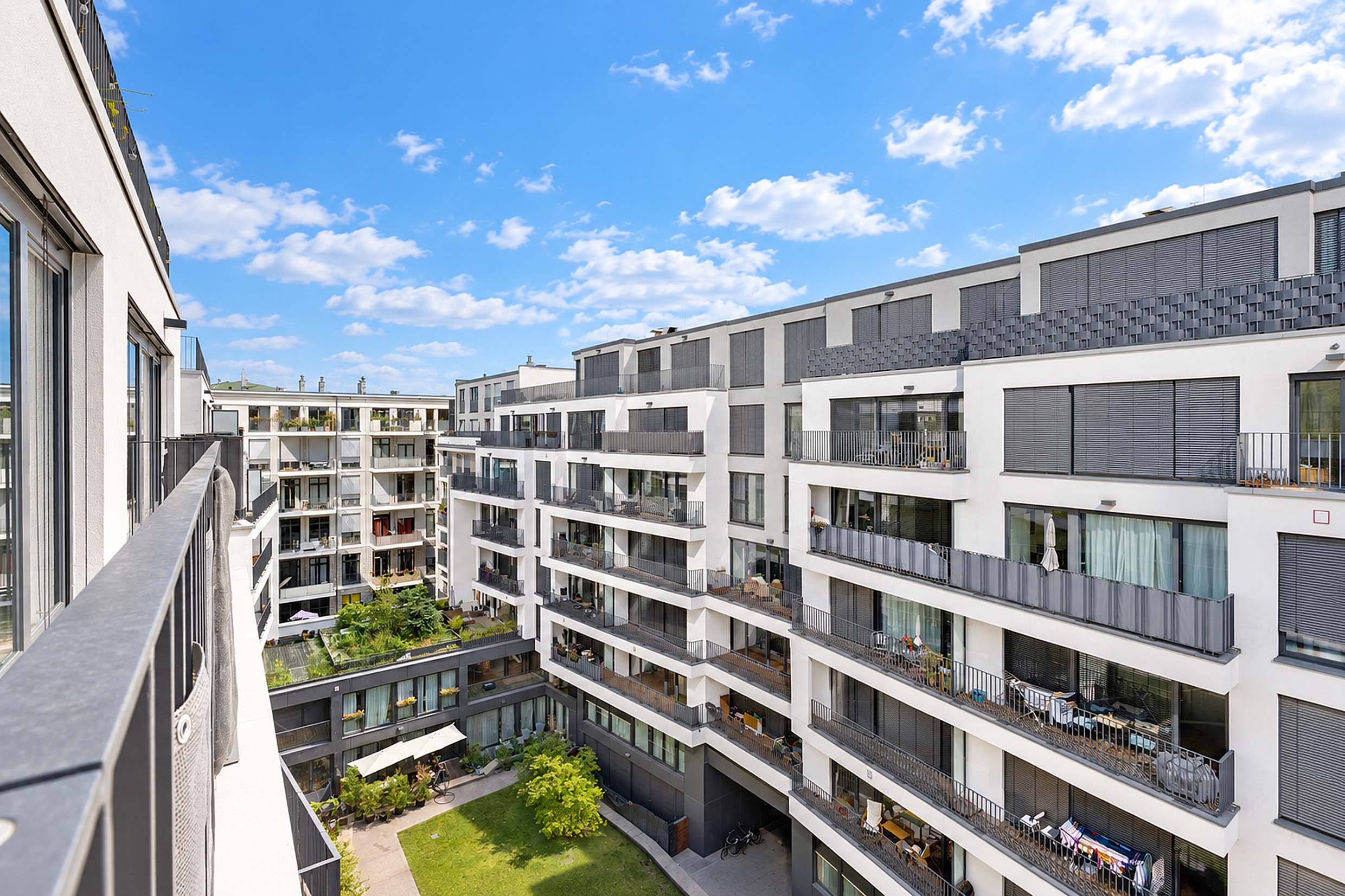 einzugsbereite frisch renovierte 3 Zimmer Neubauwohnung in Berlin Mitte in The Mile