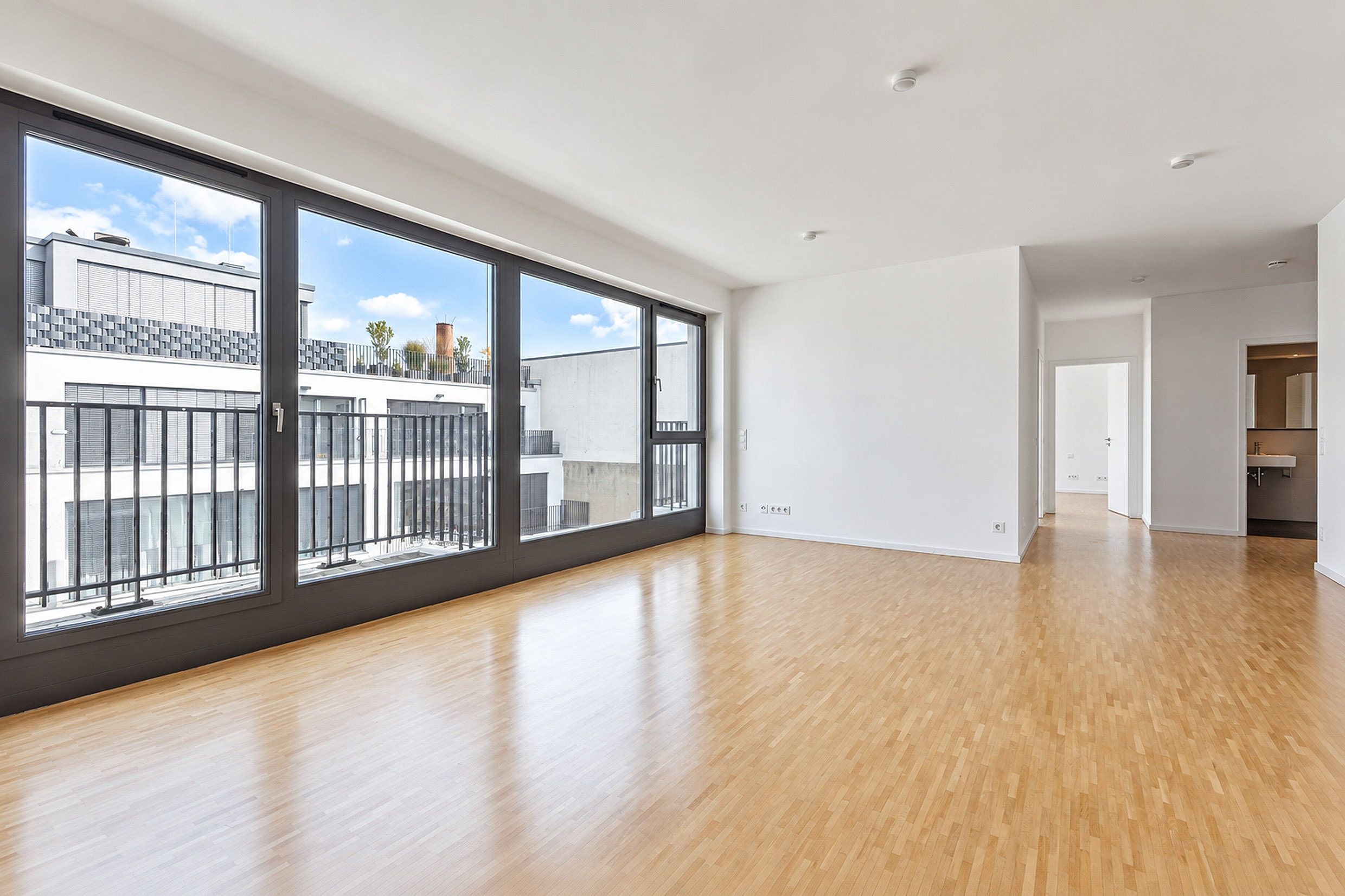 einzugsbereite frisch renovierte 3 Zimmer Neubauwohnung in Berlin Mitte in The Mile
