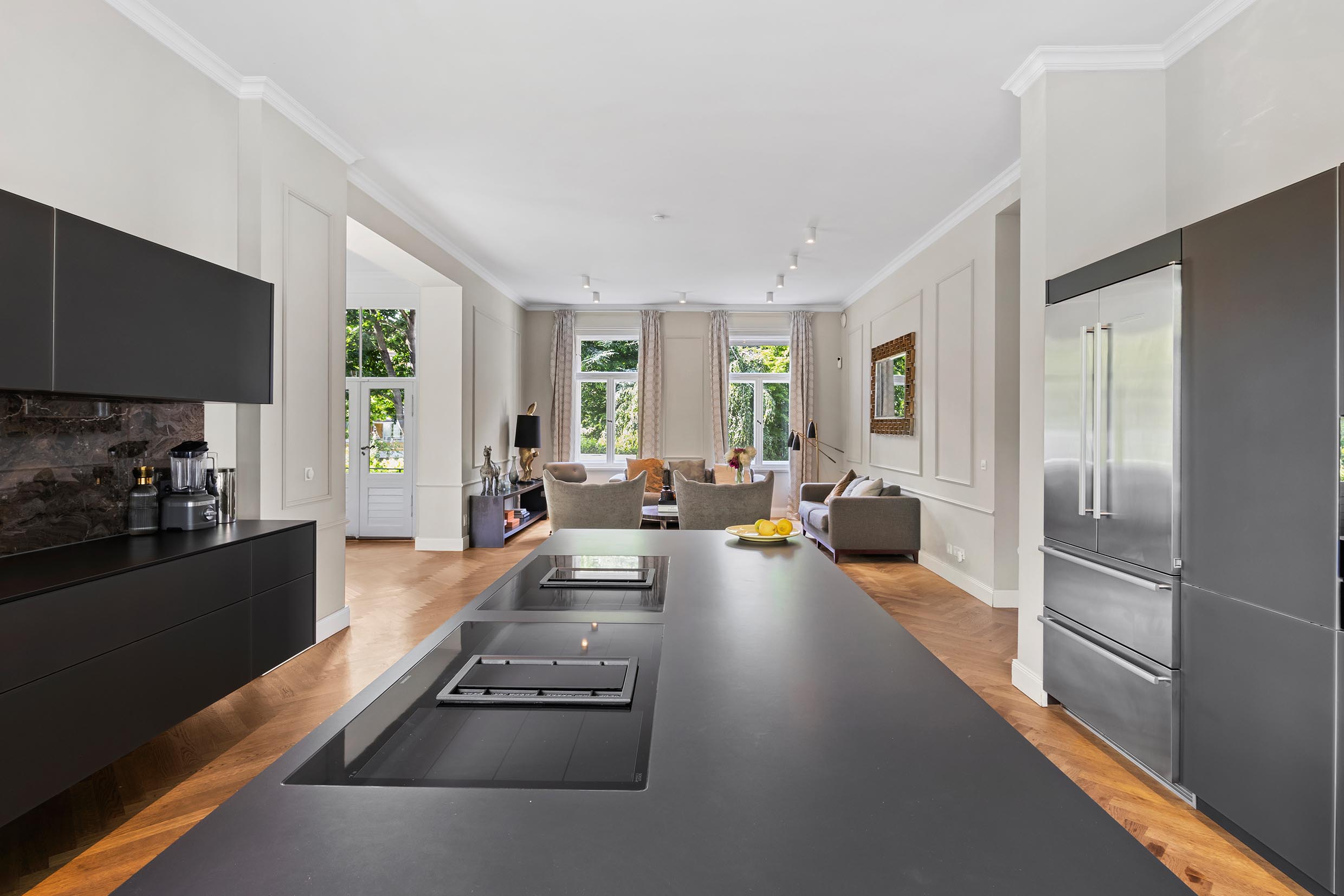 Traditionally Villa in Lichterfelde with beautiful garden and covered terrace space. state of the art chefs kitchen