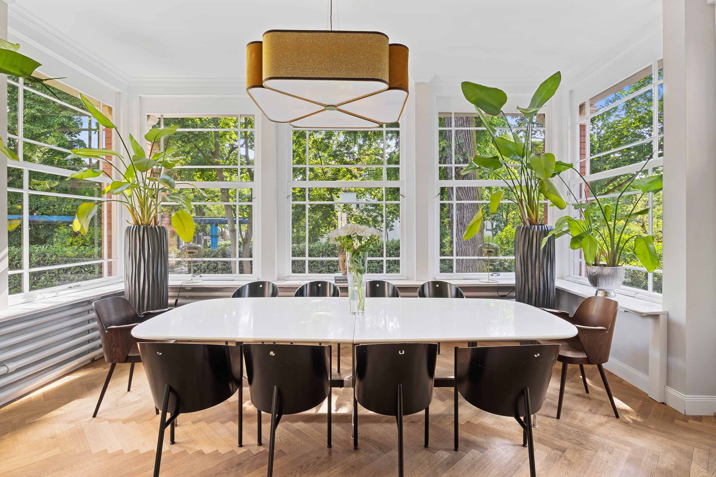 Traditionally Villa in Lichterfelde with beautiful garden and covered terrace space. state of the art chefs kitchen