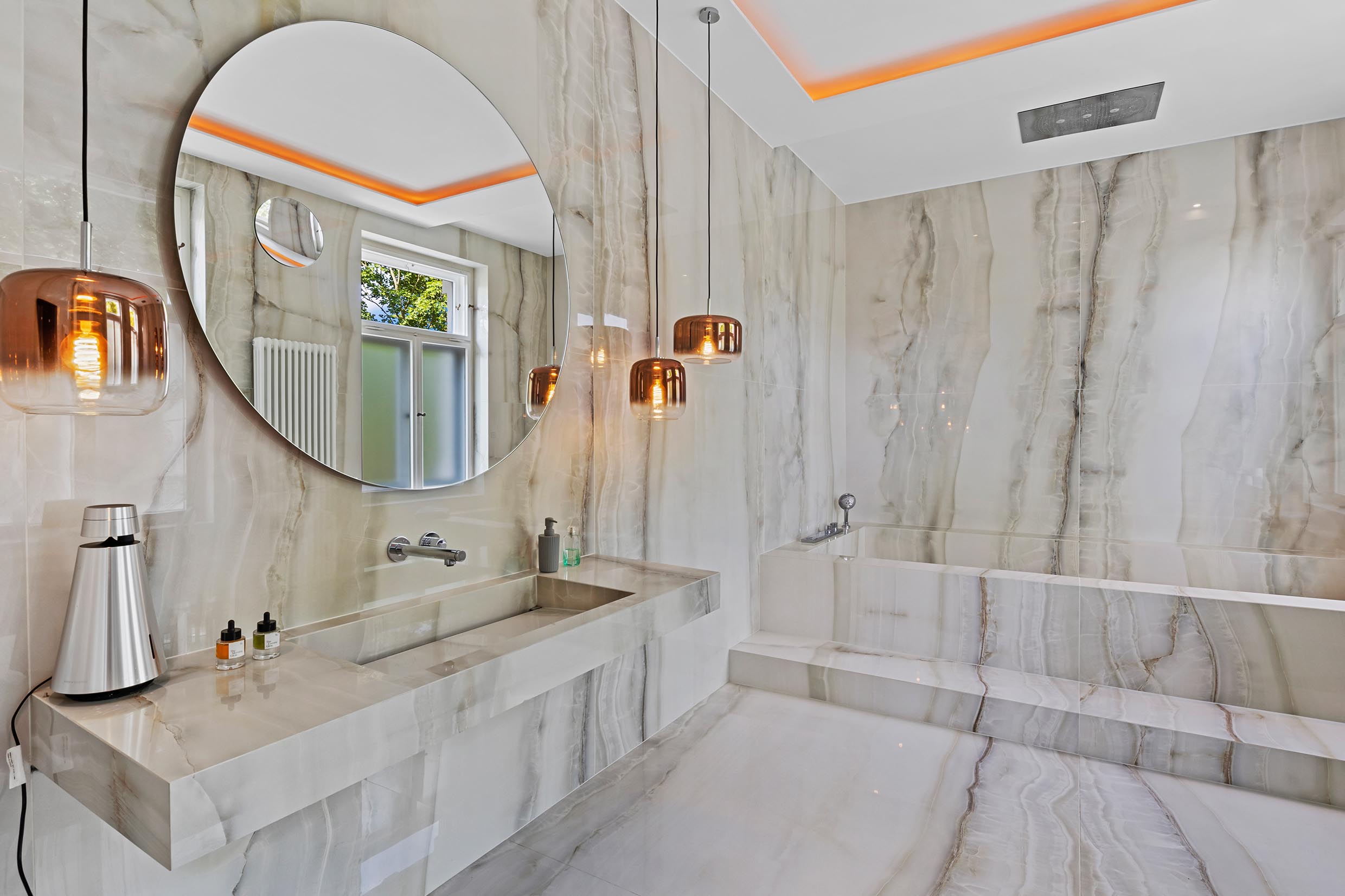 Traditionally Villa in Lichterfelde with beautiful garden and covered terrace space. state of the art chefs kitchen