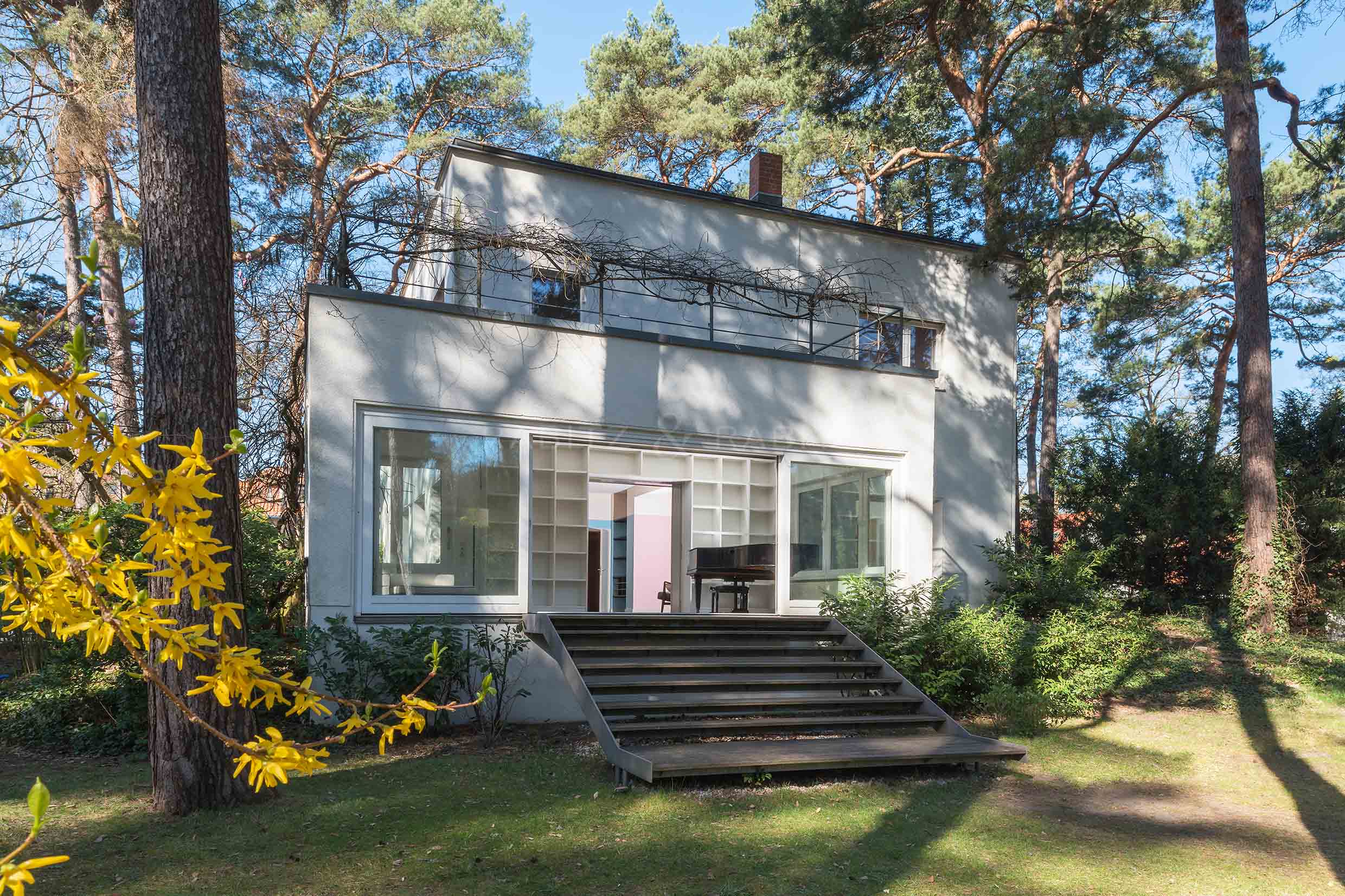 architecture marvel by Richard Neutra in Berlin Zehlendorf