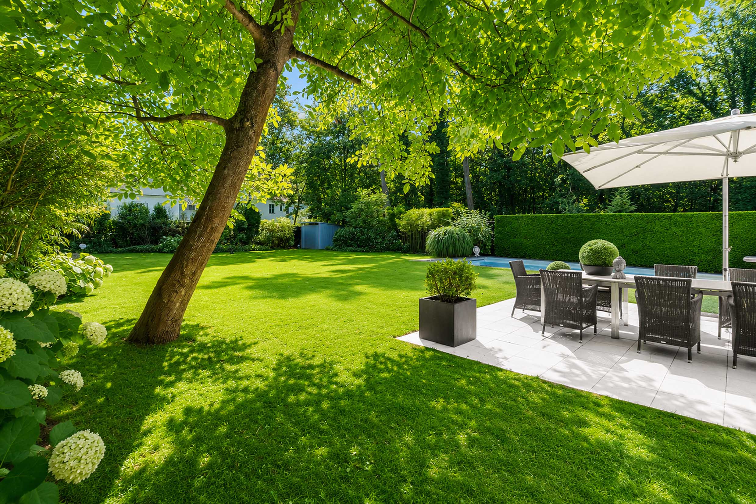 Family Villa With Pool in sought-after Musician quarter in Kleinmachnow. Fully equipped with A7C, fireplace, sauna and more