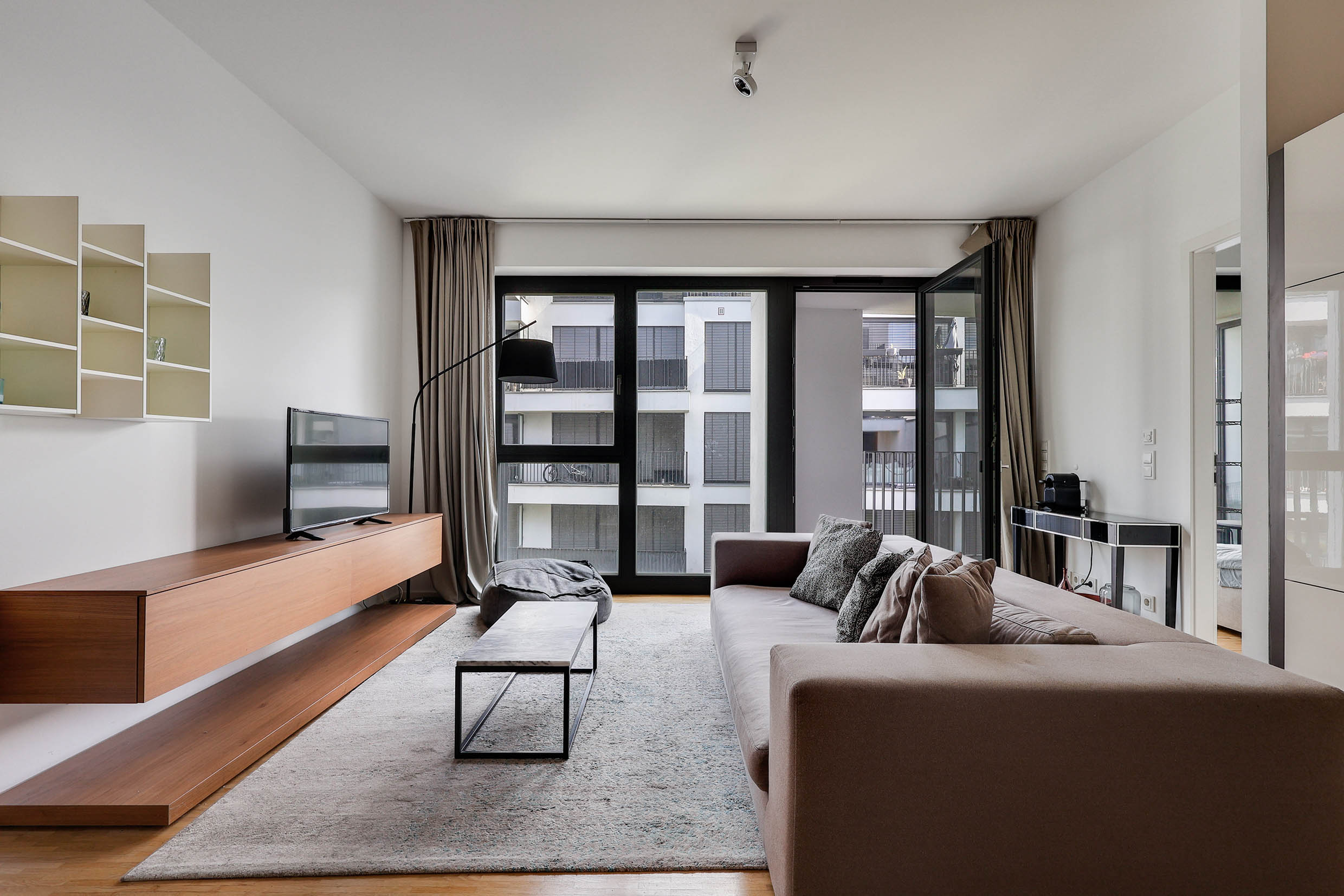 furnished 2 room apartment ready-to-move-in