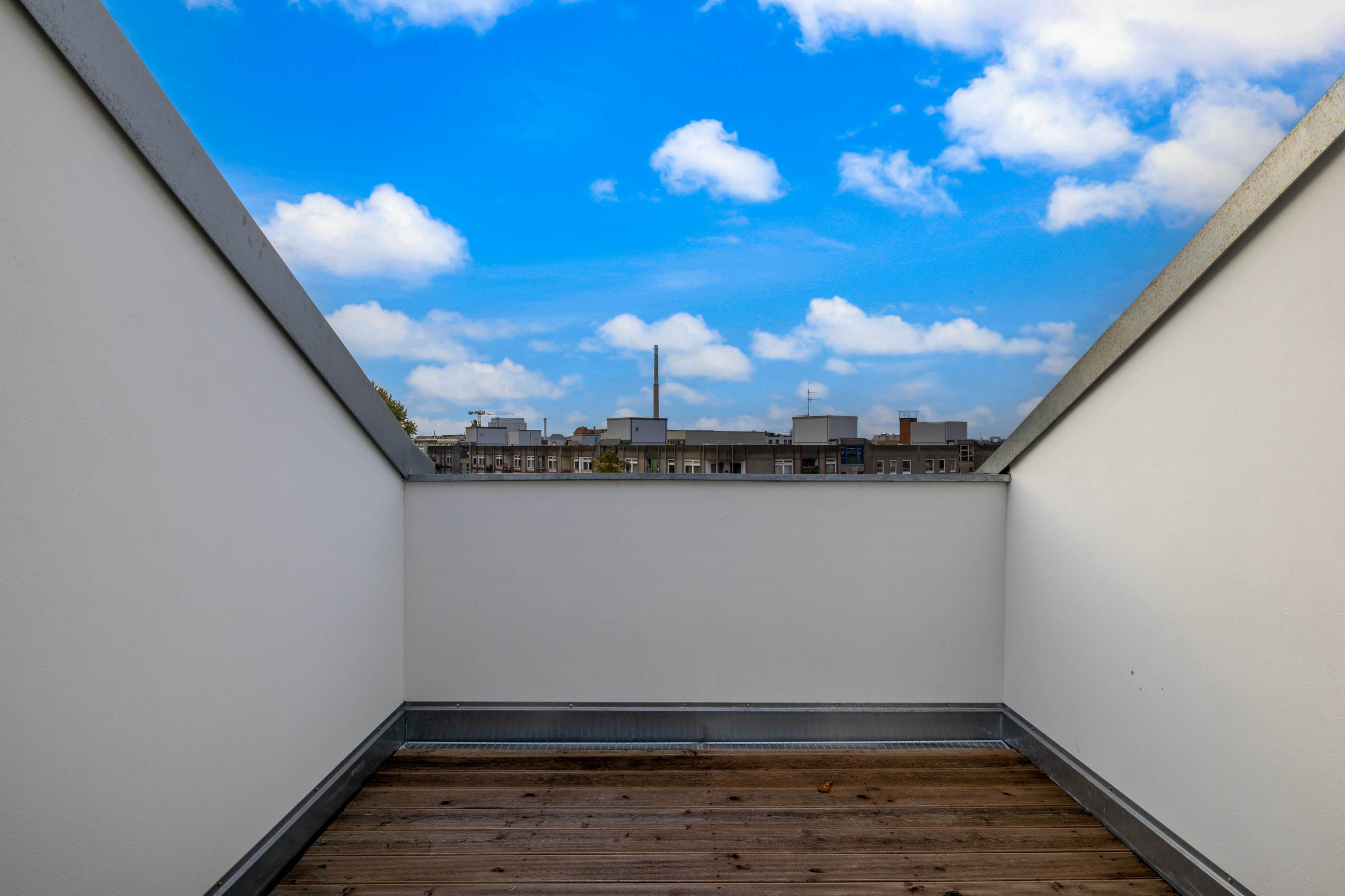 Saniertes Altbau Dachgeschoss im Loft Stil in Berlin Mitte zum Verkauf